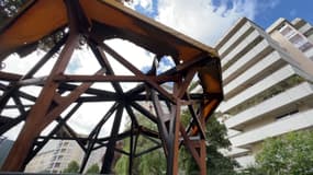 À Villeurbanne, le manège installé pour éloigner les dealers du quartier du Tonkin a été incendié dans la nuit du 14 juillet.