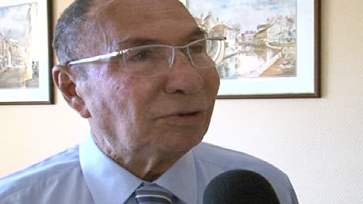 Serge Dassault pendant la campagne municipale de 2009, à Corbeil-Essonnes..