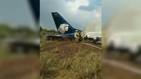 Mexique: un avion s'écrase après le décollage sans faire de victimes