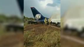 Mexique: un avion s'écrase après le décollage sans faire de victimes