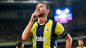 Le Bosnien Edin Dzeko célèbre un but avec Fenerbahçe en Ligue des champions, le 30 juillet 2024
