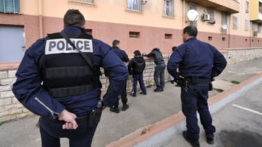 Signaler un abus de la police en un clic : c'est possible depuis ce lundi.