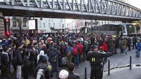 Plus d'un millier de migrants dormaient dans des tentes sous la station de métro Stalingrad, à Paris.