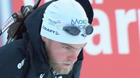 Lunettes de plongée sur la tête, Antonin Guigonnat la joue comme Léon Marchand avant le sprint hommes du Grand-Bornand - le 19/12/2024