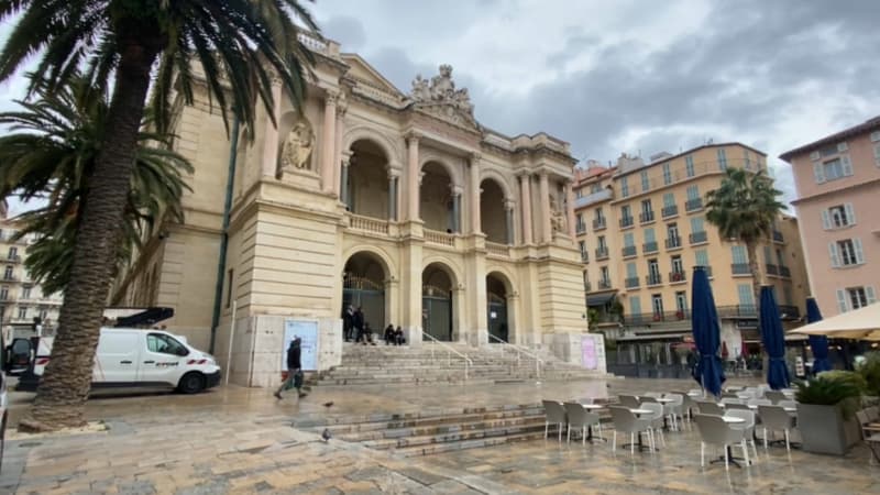 Toulon: les fauteuils de l'opéra en vente après le licenciement des chanteurs du chœur