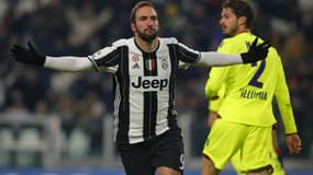 Gonzalo Higuain, auteur d'un doublé, a permis à la Juve de s'imposer face à Bologne lors de la 19e journée de Serie A.
