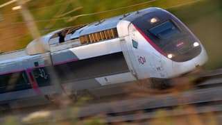 Un TGV circulant sur la ligne Paris-Bordeaux, à Courtalain, dans le nord de la France, le 13 septembre 2024 (photo d'illustration).