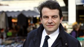 Thierry Solère pose dans un marché de Boulogne-Billancourt, le 4 Janvier 2012. 