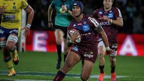 Le trois quarts centre australien de Bordeaux-Bègles Ulupano Seuteni face à Clermont, lors de la 12e journée du Top 14, le 30 octobre 2021 au Stade Chaban-Delmas