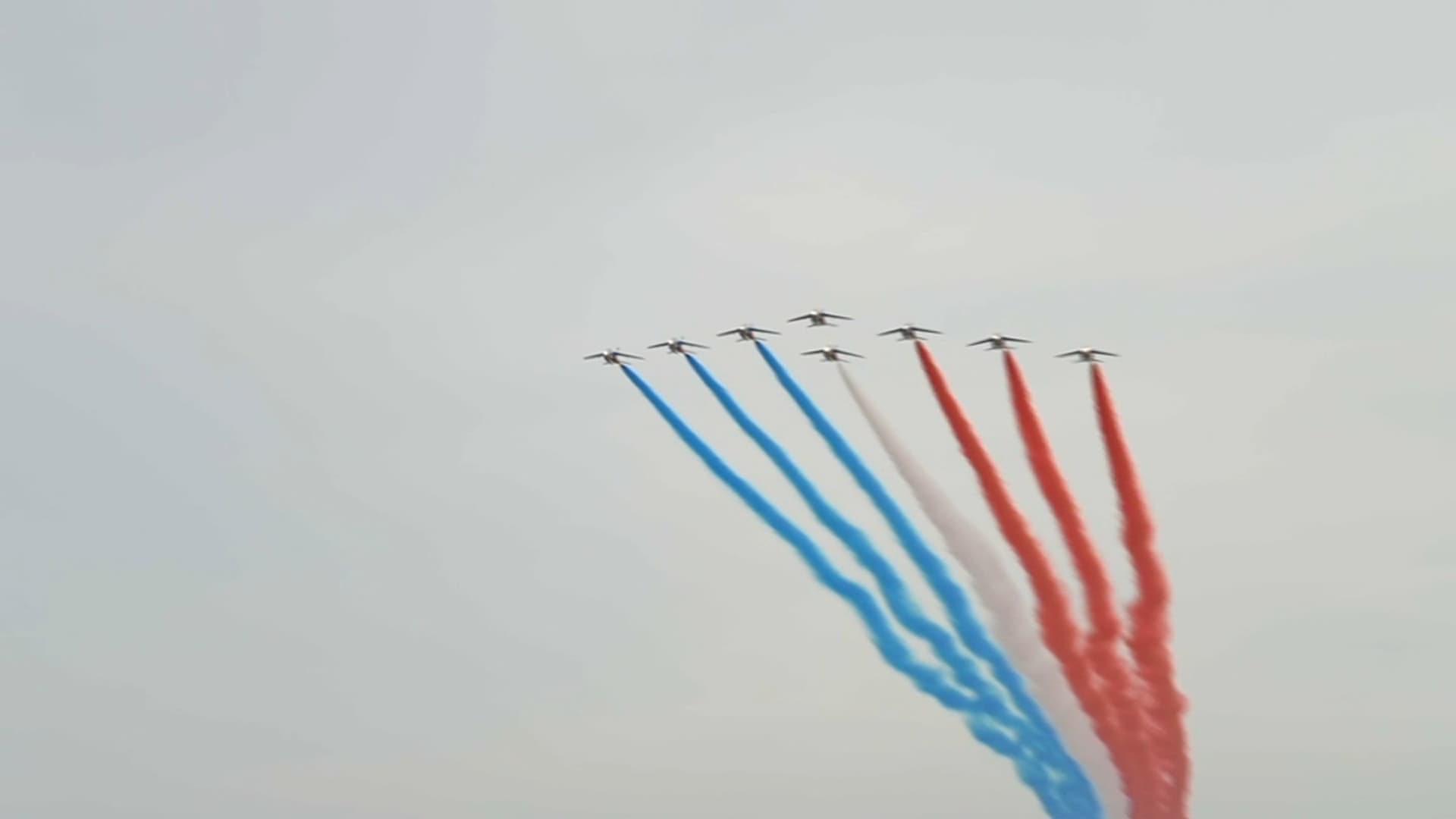 Festival de Cannes la Patrouille de France rend hommage à Tom Cruise