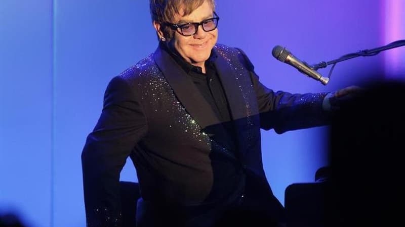 Elton John, 66 ans, doit retarder sa tournée d'été en raison d'une appendicite. Il devait notamment se produire vendredi à Hyde Park à Londres mais aussi le 19 juillet à Carhaix pour le festival des Vieilles Charrues et le 23 juillet à Carcassonne. /Photo
