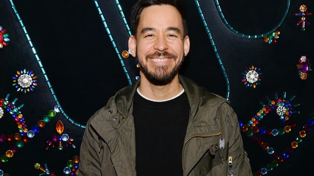 Mike Shinoda, membre fondateur de Linkin Park, a travaillé sur l'identité sonore de Mastercard, dévoilée aux derniers Grammy's.