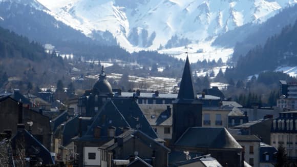 Ici, c'est un village, tout le monde se connaît. Ici, c'est un village, tout le monde se connaît.