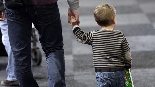 Le ministère des Affaires étrangères a confirmé qu'il tablait sur "1.000 à 1.100 adoptions à l'étranger en 2014". (Photo d'illustration)