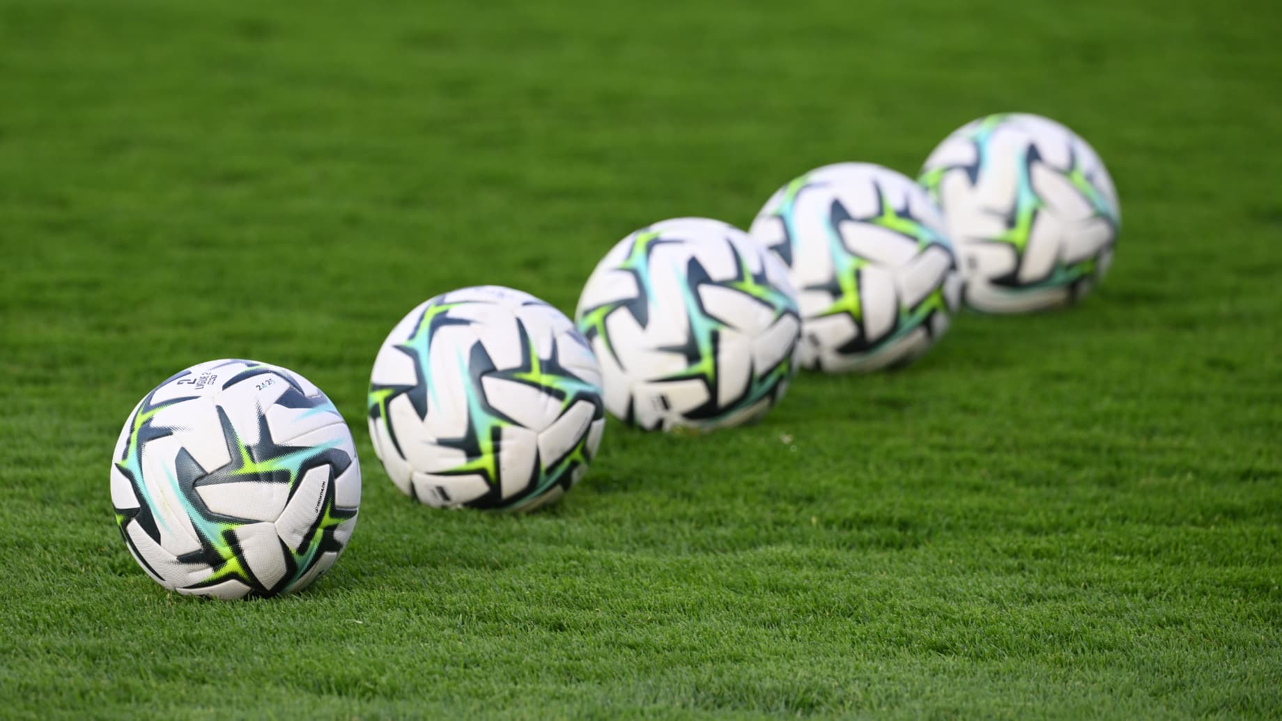 FLASHÉ À 224 KM/H AU LIEU DE 130: UN FOOTBALLEUR PROFESSIONNEL ARRÊTÉ POUR EXCÈS DE VITESSE ALORS QU'IL ROULAIT SANS PERMIS