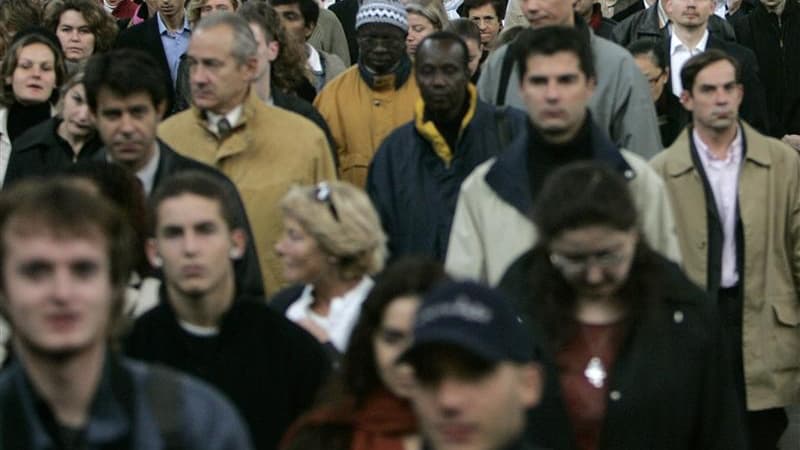 Les personnes interrogées dans le cadre d'un sondage OpinionWay-Fiducial-La Croix portent un jugement sévère sur la campagne, jugée par 71% des sondés comme éloignée de leurs préoccupations, contre 28%. /Photo d'archives/REUTERS
