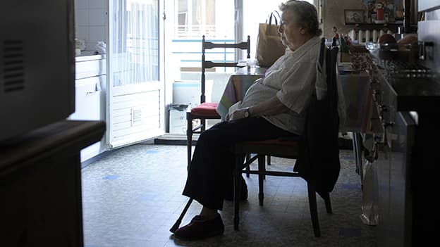 Le texte de loi vise à adapter et aménager 80.000 logements privés de personnes âgées d'ici 2017 (photo d'illustration).