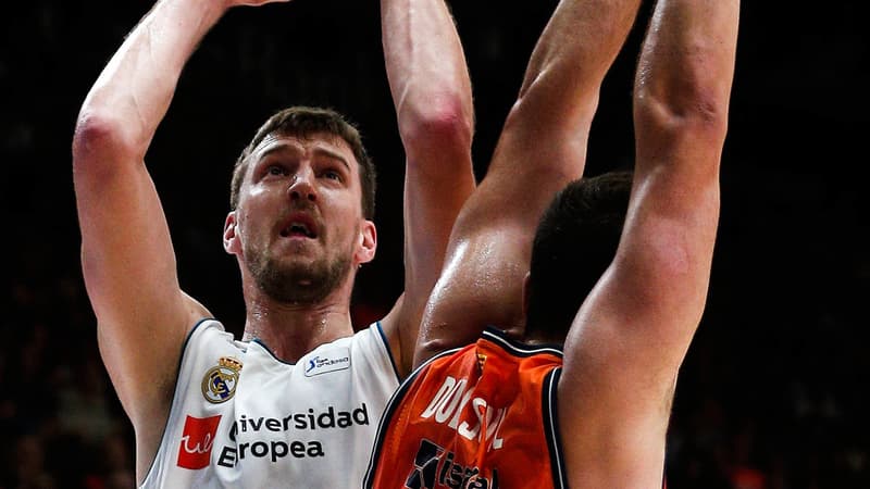 Le Serbe Ognjen Kuzmic avec le Real Madrid