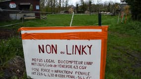 Les anti-Linky se mobilisent dans les tribunaux, dans la rue et sur les réseaux sociaux pour rejeter le compteur connecté.