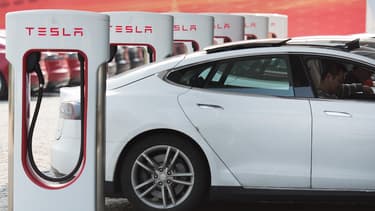 Pour la Gigafactory, cette usine de 10 km2, il faudra attendre 2020. En attendant, Tesla offre à son personnel un service de voiturier pour ne pas perdre de temps à chercher un place de parking.