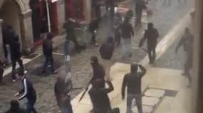 Echauffourées entre supporters lyonnais et bastiais à Lyon - Témoins BFMTV
