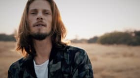 Le chanteur Naâman dans le clip de "Soul Plan" (2022)