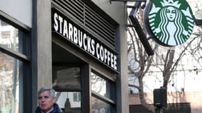 Starbucks pourrait proposer de l'alcool dans environ 2.000 de ses points de vente aux Etats-Unis