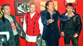 Les membres des Sex Pistols en 1996 à Londres. De gauche à droite : Paul Cook, John Lydon, Steve Jones et Glen Matlock.