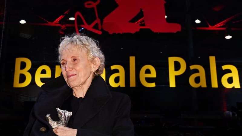La réalisatrice Claire Denis lors de la remise de prix de la Berlinale le 16 février 2022
