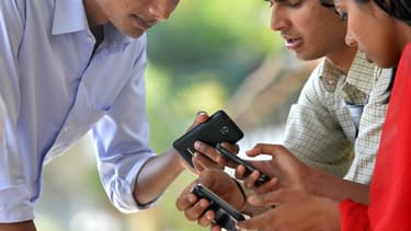 En 2015, 69% de la population mondiale sera desservie par un réseau large bande mobile 3G contre 45% en 2011?