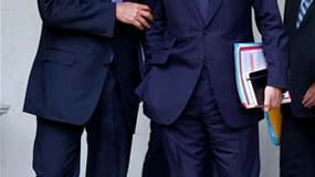 François Fillon et Pierre Lellouche, le secretaire d'Etat aux Affaires européennes, à la sortie du premier conseil des ministres de la rentrée, à l'Elysée. Nicolas Sarkozy a demandé mercredi à ses ministres de redoubler d'ardeur pour affronter les sujets