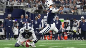 Nov 28, 2024; Arlington, Texas, USA; Dallas Cowboys place kicker Brandon Aubrey (17) kicks a field goal against the New York Giants during the first half at AT&T Stadium. Mandatory Credit: Chris Jones-Imagn Images/Sipa USA