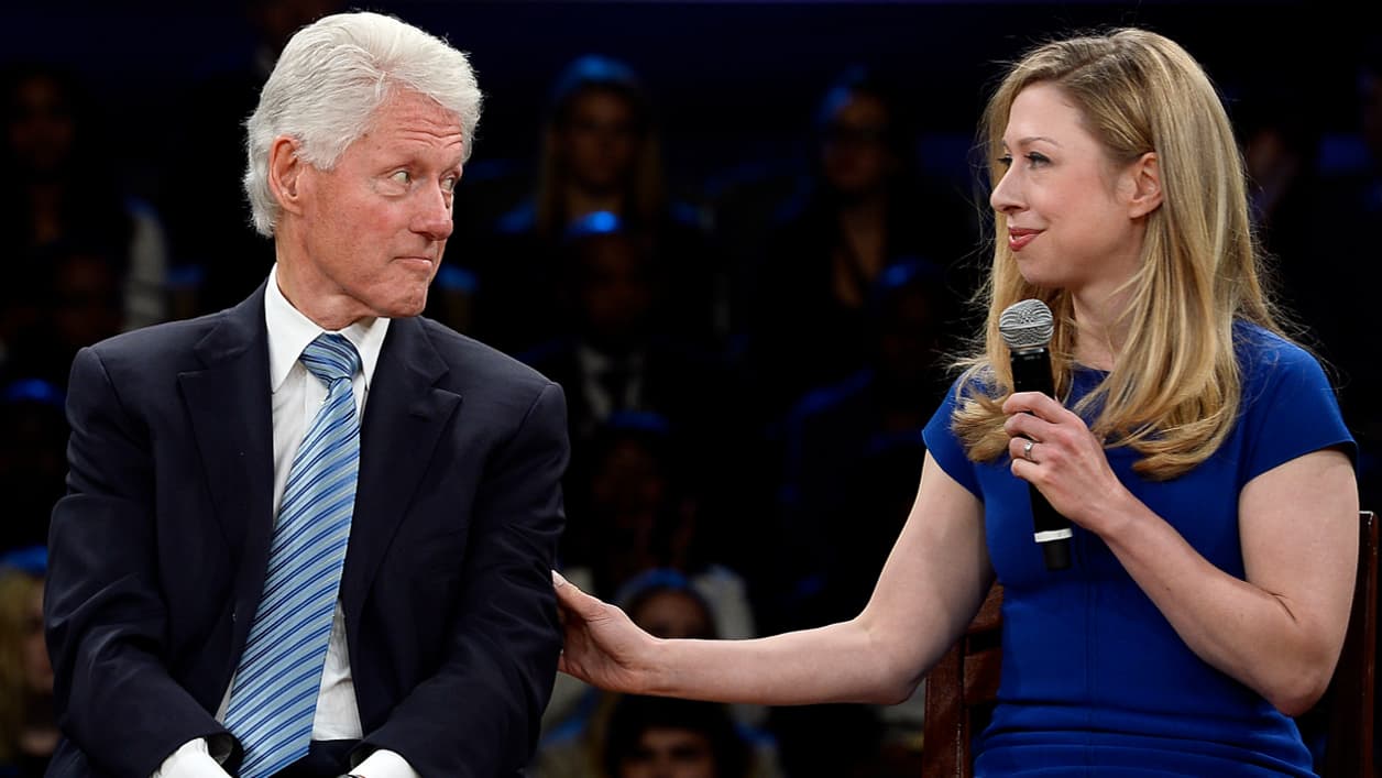 Chelsea Clinton a décidé de suivre la voie de ses parents et d'avoir une carrière politique. Chelsea Clinton a décidé de suivre la voie de ses parents et d'avoir une carrière politique.