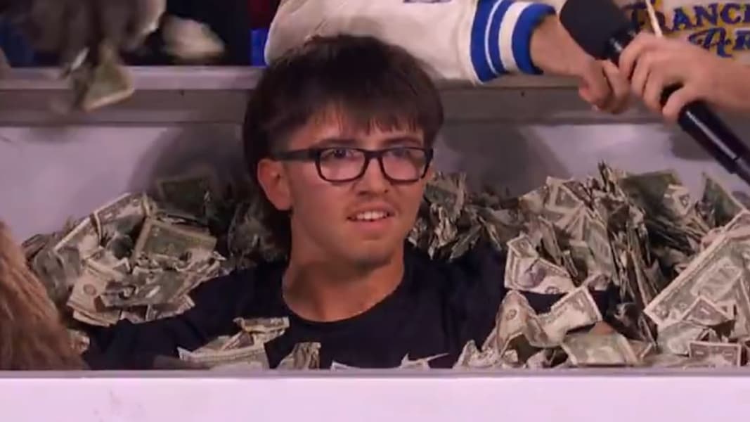 Jaren Barajas sous le choc après avoir remporté 100.000 dollars contre Damian Lillard au All-Star Game de la NBA - le 16/02/2025 Jaren Barajas sous le choc après avoir remporté 100.000 dollars contre Damian Lillard au All-Star Game de la NBA - le 16/02/2025