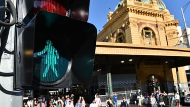 Les feux des passages pour piétons féminisés à Melbourne, en Australie