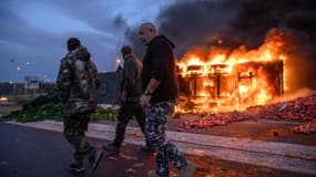 Un incendie à Narbonne lors d'une manifestation d'agriculteurs en colère le 26 janvier 2024