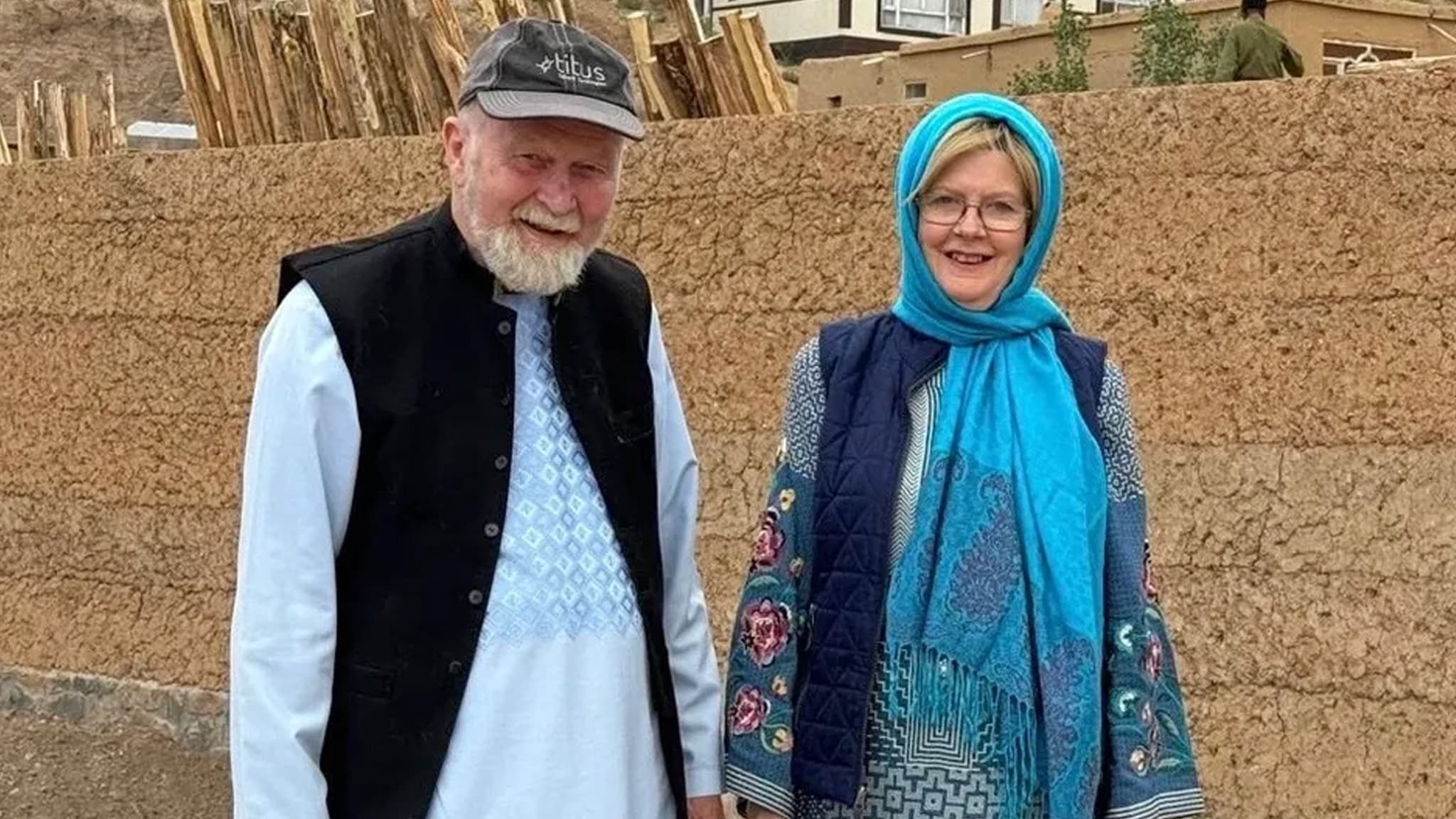 AFGHANISTAN: LES AUTORITÉS TALIBANES ANNONCENT AVOIR LIBÉRÉ UN COUPLE DE BRITANNIQUES DÉTENUS