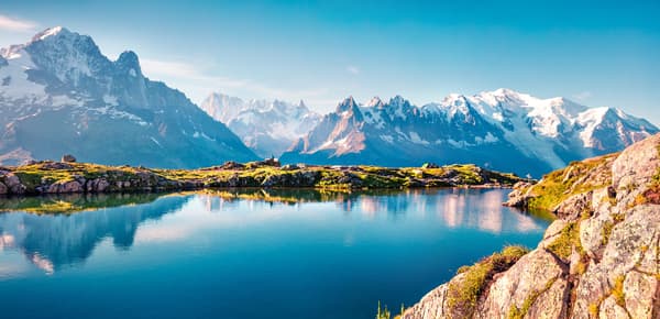 Panorama sur le lac Blanc, avec le Mont-Blanc en toile de fond