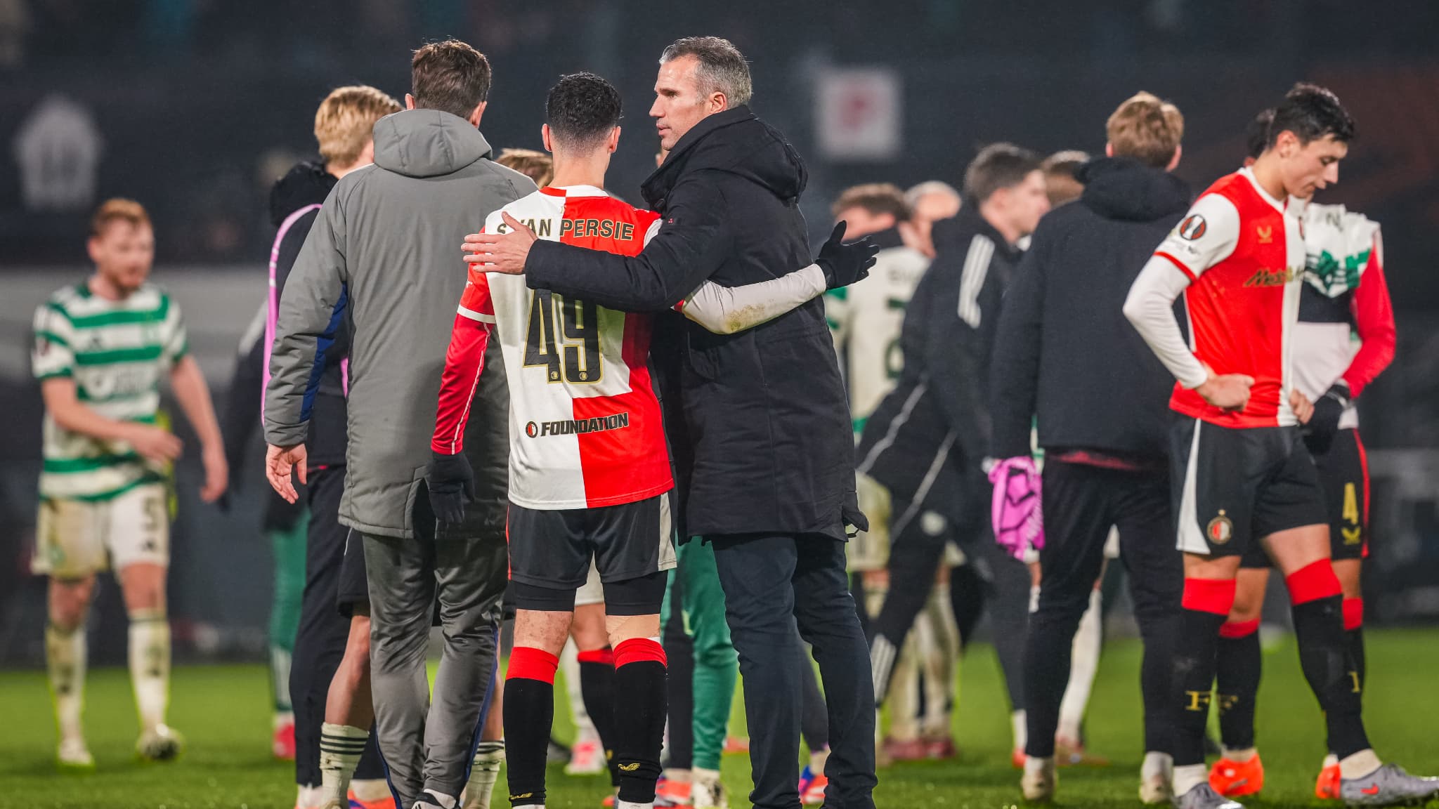Shaqueel van Persie debuta en Feyenoord bajo la mirada táctica de su padre Robin