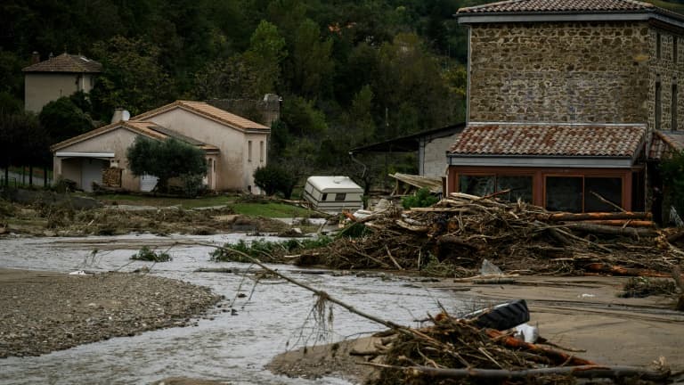 Dans le village de Limony, en Ardèche, le 18 octobre 2024, au lendemain de pluies diluviennes ayant provoqué des inondations.
