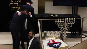 L'Australie commence à enterrer les victimes trois jours après l'attentat sur la plage de Sydney, le 17 décembre 2025.