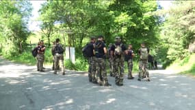 Des militaires en pleine opération de ratissage le 13 juillet 2023 au Haut-Vernet, commune où a disparu le jeune Émile