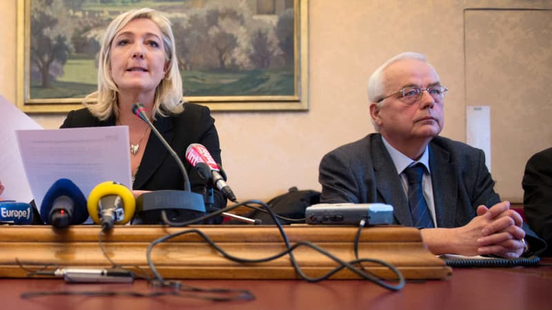 Bertrand Dutheil de la Rochère, accompagné de Marine Le Pen.