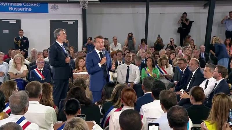 Macron annonce l'instauration progressive du collège de 8h à 18h dans les quartiers d'éducation prioritaire