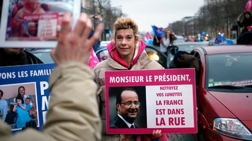 Frigide Barjot, dimanche, lors d'un happening des opposants au mariage homosexuel, à Paris