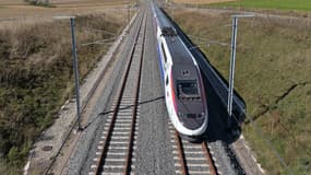 Un train de secours est arrivé sur place pour pousser le TGV jusqu'à Angers.