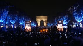 L'inauguration des illuminations de Noël sur l'avenue des Champs-Élysées à Paris, le 16 novembre 2025. 
