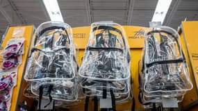 Des sacs à dos transparents vendus dans le Texas pour détecter les armes à feu, le 25 juillet 2022