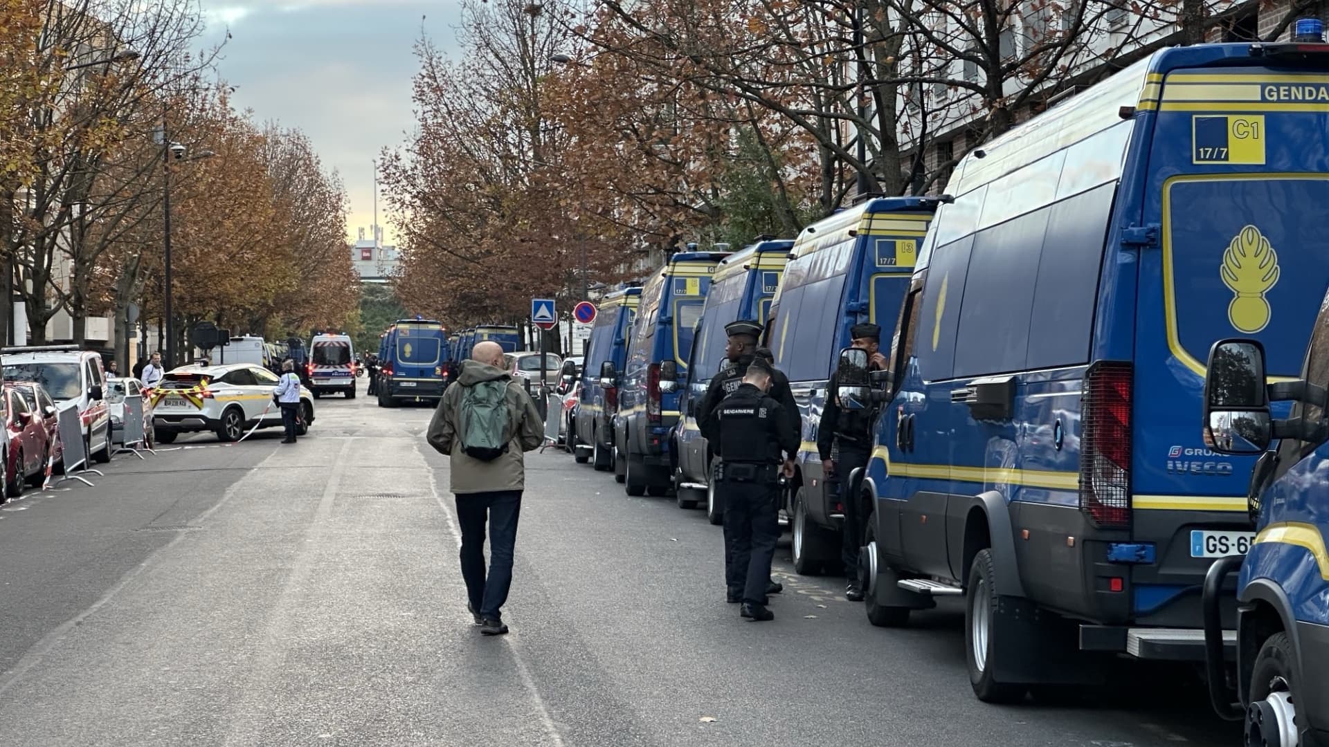 Une ruelle complètement bouclée, image impressionnante près du Stade de France, 14/11/2024