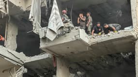 Des secouristes à Beyrouth ce dimanche 23 novembre 2025.